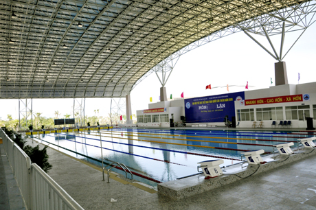 Bể bơi dành cho luyện tập và thi đấu của Cung thể thao Tiên Sơn.