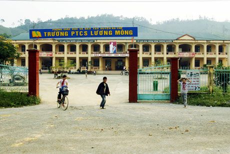 Trường PTCS xã Lương Mông đã được xây dựng khang trang. Ảnh: Đoàn Đức Chính