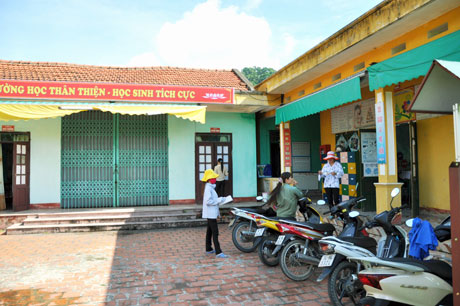 Trường Mầm non Tân Dân, Hoành Bồ hiện nay vẫn phải chung địa điểm với khu vui chơi văn hoá của xã.