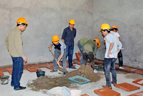 Đào tạo nghề xây, ốp lát tại Trường Trung cấp nghề Xây dựng và công nghiệp Quảng Ninh (TP Hạ Long).