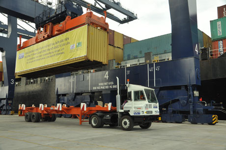 Cảng container quốc tế Cái Lân đón mã hàng đầu tiên.