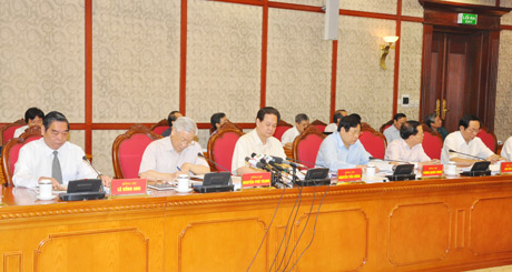 Các Uỷ viên Bộ Chính trị nghiên cứu Đề án của tỉnh Quảng Ninh.