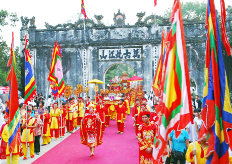 Rước lễ trong ngày hội Kiếp Bạc.