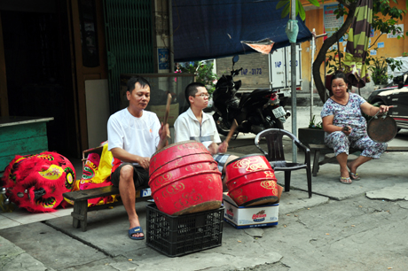 Tập đánh trống Trung Thu.