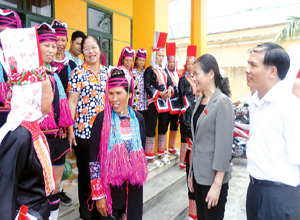 Đồng chí Đỗ Thị Hoàng, Phó Bí thư Thường trực Tỉnh ủy, Trưởng Đoàn ĐBQH tỉnh tiếp xúc cử tri và làm việc với huyện Hải Hà