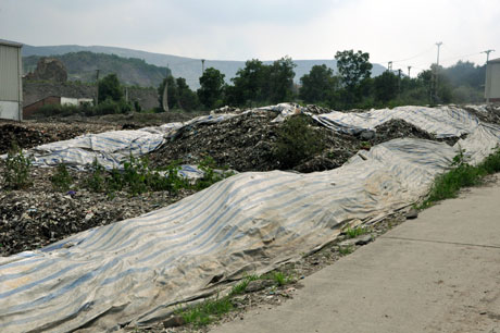 phân loại túi nilon, nhựa để tái chế cũng như sản xuất nốt 10.000 tấn phân vi sinh bán thành phẩm tại sân nhà máy.