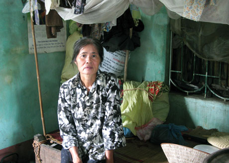 Bà Bùi Thị Nên mong nhận sự hỗ trợ của các nhà hảo tâm để sửa nhà và chữa bệnh.