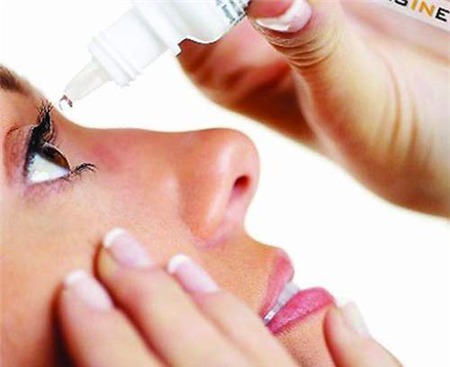  Nhỏ các thuốc dạng dung dịch cần đúng cách.