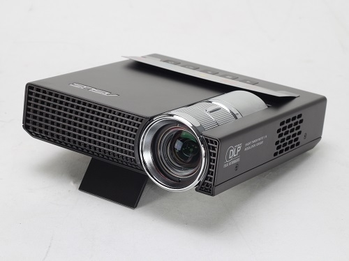 Máy chiếu di động Asus P1 hỗ trợ khả năng trình chiếu nội dung HD.