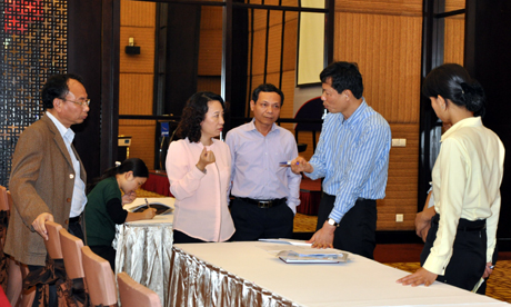 Phó Chủ tịch UBND tỉnh Vũ Thị Thu Thuỷ kiểm tra công tác chuẩn bị Tuần Hạ Long 2012 tại Khách sạn Novotel.