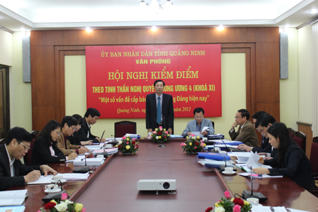 Đồng chí Nguyễn Văn Đọc, Phó Bí thư Tỉnh  uỷ, Chủ tịch UBND tỉnh phát biểu tại Hội nghị