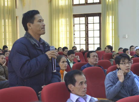 Cử tri Phạm Văn Thế, chủ tịch HĐND xã Quảng Lợi trình bày những vấn đề quan tâm tới ĐBQH