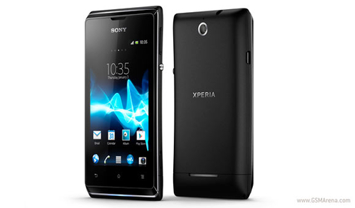 Xperia E với thiết kế khá giống với J nhưng màn hình nhỏ hơn.