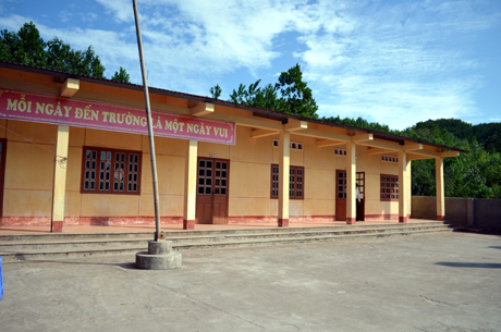 Điểm trường tiểu học ở thôn Thanh Hải (xã Hải Lạng, huyện Tiên Yên) nay đã được xây dựng kiên cố, khang trang trên phần đất gia đình thầy Ba hiến tặng.