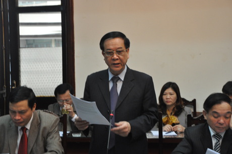 đồng chí Đỗ Thông, Phó Chủ tịch Thường trực UBND tỉnh thông báo tóm tắt về tình hình phát triển tư hạ tầng giao thông trên địa bàn tỉnh Quảng Ninh