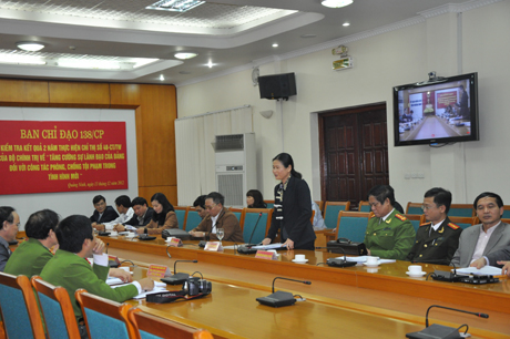 Đồng chí Đỗ Thị Hoàng, Phó Bí thư Thường trực Tỉnh ủy phát biểu tại buổi làm việc.