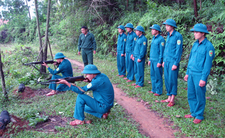 Lực lượng dân quân thường trực xã Hoành Mô (Bình Liêu) huấn luyện tác chiến trị an tại cơ sở.