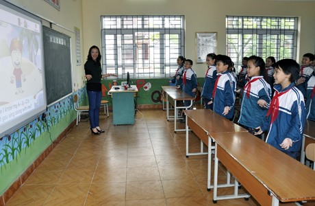 Một tiết học tiếng Anh ở Trường Tiểu học Vĩnh Khê (Đông Triều).