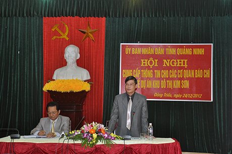 Đồng chí Vũ Kiên Cường, Phó Chánh văn phòng UBND tỉnh cung cấp thông tin báo chí về Dự án Khu đô thị Kim Sơn.