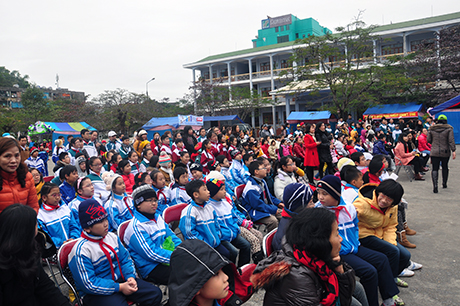 Chương trình thu hút đông đảo thầy cô giáo, học sinh tại các trường TH-THCS trên địa bàn TP Hạ Long tham dự.