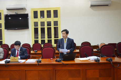 Thí sinh Lê Minh Tân, hiện là Phó Giám đốc Trung tâm Dịch vụ Đối ngoại, Sở Ngoại vụ trình bày đề án dự thi.