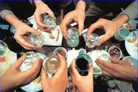 Cách Uống Rượu Không Say Tết 2026 An Toàn Và Hiệu Quả Nhất 2 Cách Uống Rượu Không Say Tết 2026