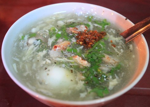 Những món ăn như súp, cháo... thường phải khuấy thường xuyên trong quá trình nấu để thức ăn không bị dính vào đáy xoong, nồi. 