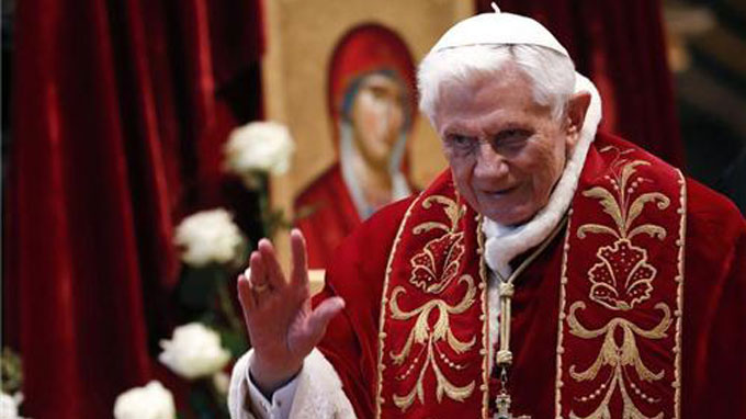  Giáo hoàng Benedict XVI tại Nhà thờ lớn St.Peter tại Vatican trong lễ kỷ niệm 900 năm phong chức Hiệp sĩ Malta vào ngày 9-2-2013 - Ảnh: Reuters 