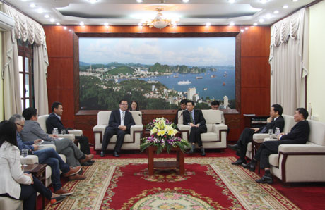 Đồng chí Nguyễn Văn Đọc, Chủ tịch UBND tỉnh tiếp xã giao đoàn nhà đầu tư Trung Quốc.