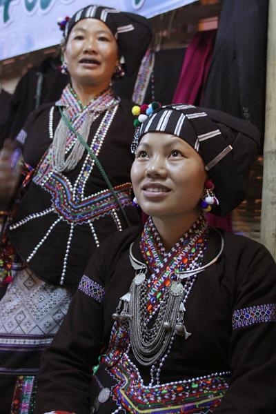 The Lu people are also known as Lao Lu, Lu, Nhuon and Duon. The Lu population is about 4,000 people, living mainly in some upland communes of Tam Duong, Tan Uyen and Sin Ho district, Lai Chau province.