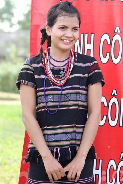 A Kho Mu girl. This ethnic group is concentrated mainly in Nghe An, Son La, Lai Chau, Lao Cai and Yen Bai, with about 100,000 people.