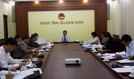 Chủ tịch UBND tỉnh Nguyễn Văn Đọc chủ trì buổi giao ban.