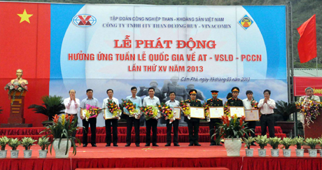 Bộ Công thương tặng bằng khen cho các tập thể, cá nhân trên địa bàn tỉnh Quảng Ninh có thành tích xuất sắc trong công tác đảm bảo ATVSLĐ- PCCN năm 2012.