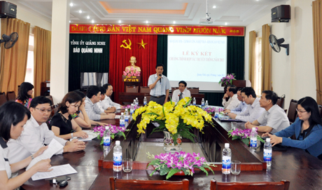 Đồng chí Nguyễn Tiến Mạnh, Tổng Biên tập Báo Quảng Ninh phát biểu tại lễ ký kết