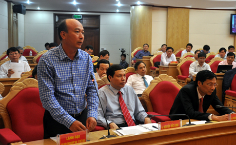 Đồng chí Lê Minh Chuẩn, Tổng Giám đốc Tập đoàn Công nghiệp Than Khoáng sản Việt Nam phát biểu tham gia vào Đề án của tỉnh Quảng Ninh.