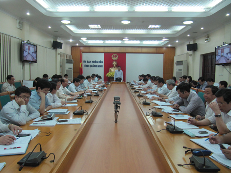 Đồng chí Nguyễn Văn Đọc, Chủ tịch UBND tỉnh phát biểu kết luận cuộc họp