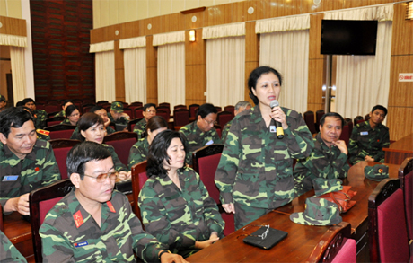 Thứ trưởng Bộ Ngoại giao Nguyễn Phương Nga học viên lớp bồi dưỡng kiến thức quốc phòng – an ninh khóa 47 trao đổi với lãnh đạo tỉnh Quảng Ninh.