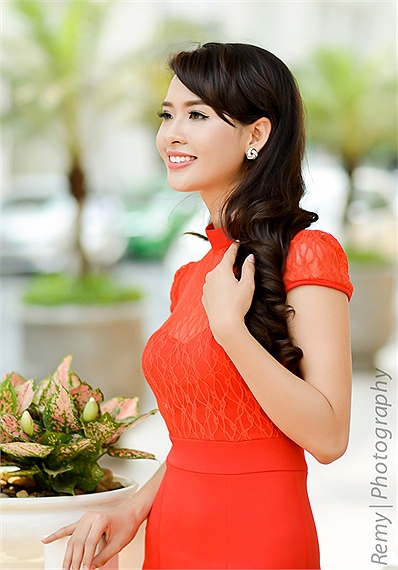 Nữ sinh Lê Thị Ánh Tuyết có nick name Sarah Tuyết (1992), hiện đang là sinh viên Chuyên ngành tài chính doanh nghiệp, Trường Cao Đẳng Tài Chính - Hải Quan, TP.HCM.