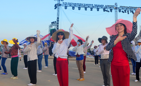 Tích cực tập luyện cho Carnaval Hạ Long 2013