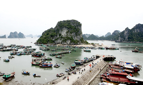 Theo Quyết định số 1296/QĐ-TTg của Thủ tướng Chính phủ ngày 19-8-2009 về phê duyệt Quy hoạch chung xây dựng Khu kinh tế Vân Đồn đến năm 2020 và tầm nhìn đến năm 2030, Khu kinh tế Vân Đồn được xác định sẽ là trung tâm kinh tế miền Đông tỉnh Quảng Ninh và vùng đồng bằng sông Hồng.