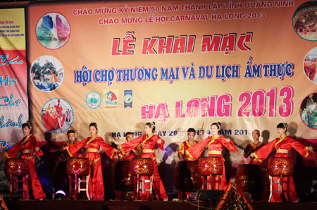 Lễ khai mạc Hội chợ.