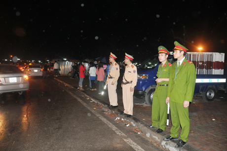 Lực lượng CSGT, an ninh trật tự làm nhiệm vụ tại lễ hội Carnaval.