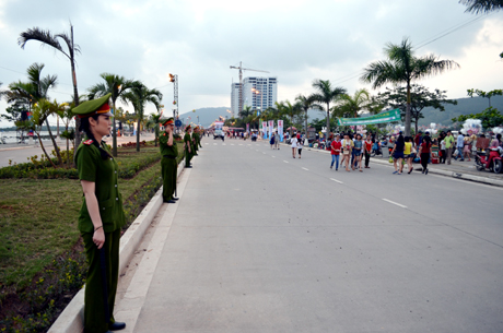 Lực lượng công an có mặt từ rất sớm để đảm bảo an toàn cho Carnaval.