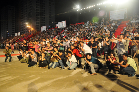 Carnaval Hạ Long 2013 có hơn 300 phóng viên tham gia tác nghiệp.