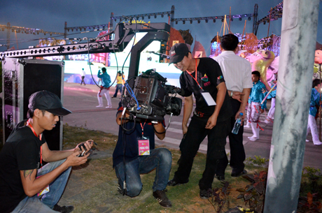 Carnaval Hạ Long 2013 thu hút trên 300 phóng viên Trung ương và địa phương về đưa tin.
