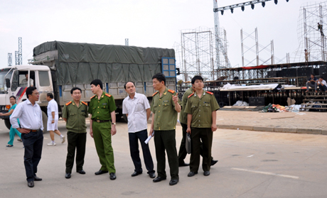CBCS Phòng PA83 phối hợp với các lực lượng của Công an Quảng Ninh đảm bảo ANTT tại khu vực diễn ra Carnaval Hạ Long 2013.