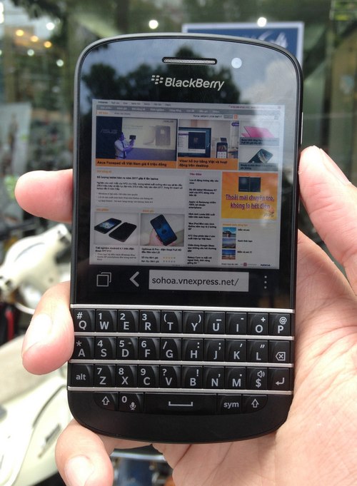 Phần mềm trên bản Q10 thương mại giống như Z10.