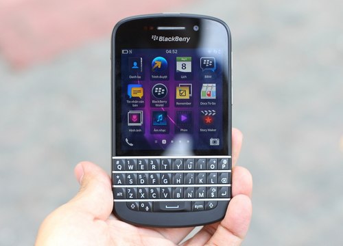 Bản Q10 thương mại có một số khác biệt về phần cứng và phần mềm so với bản thử nghiệm từng có mặt ở Hà Nội.