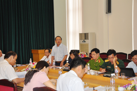 Lãnh đạo TP Hạ Long phát biểu đề xuất các kiến nghị với Đoàn giám sát của tỉnh tại buổi làm việc.