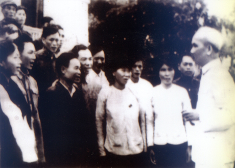 Bác Hồ thăm tỉnh Hải Ninh (cũ) tháng 2-1960. Ảnh tư liệu